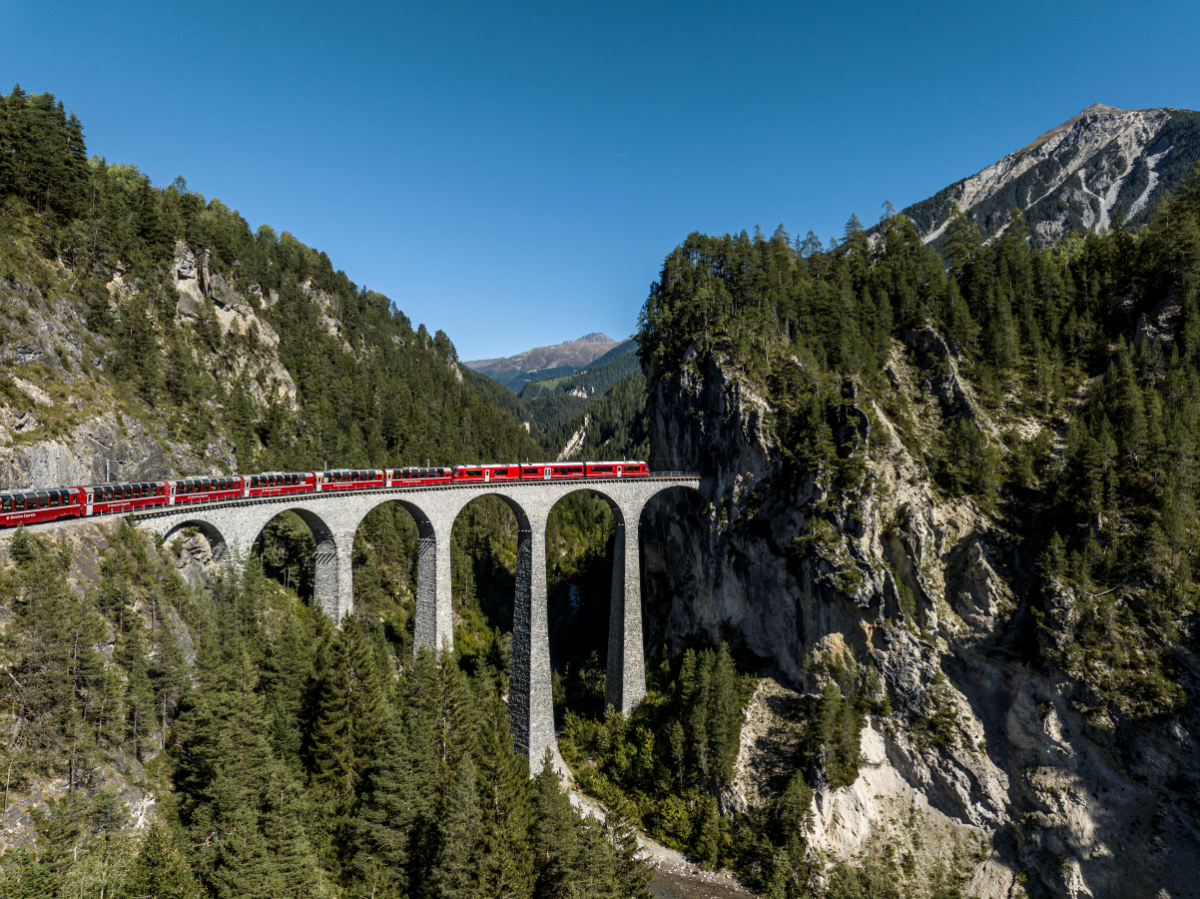 Bernina Express auf dem Landwasserviadukt