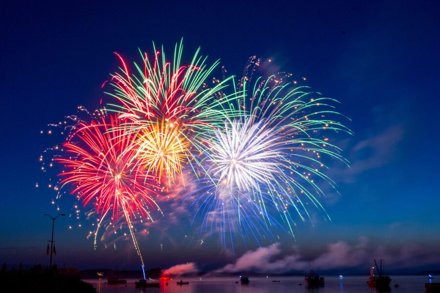 Ein Bild eines Feuerwerks als Symbol für "feiern".