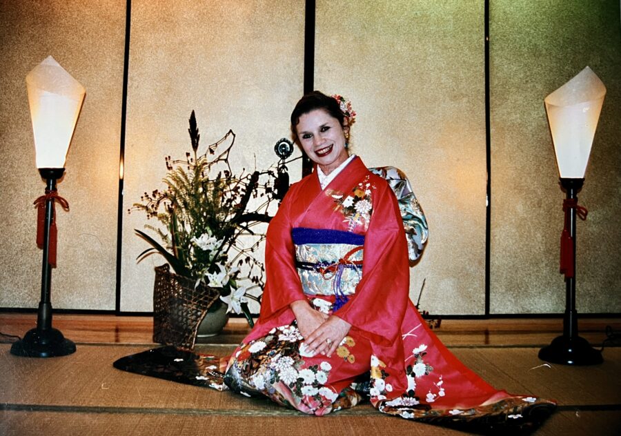 Malou Leclerc in einem Kimono