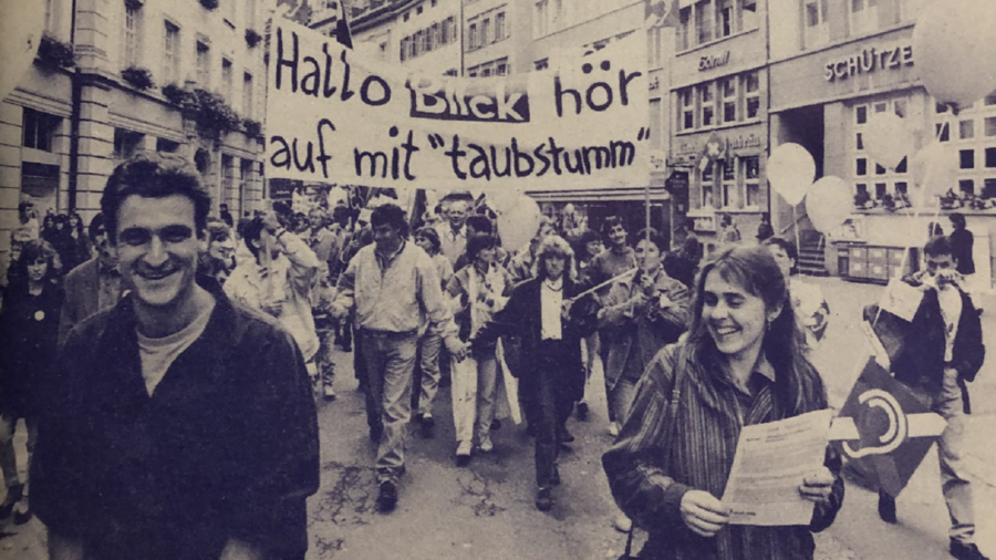 Demonstration gegen Diskriminierung von gehörlosen Menschen in St. Gallen, SGB-Nachrichten, 28. September 1991