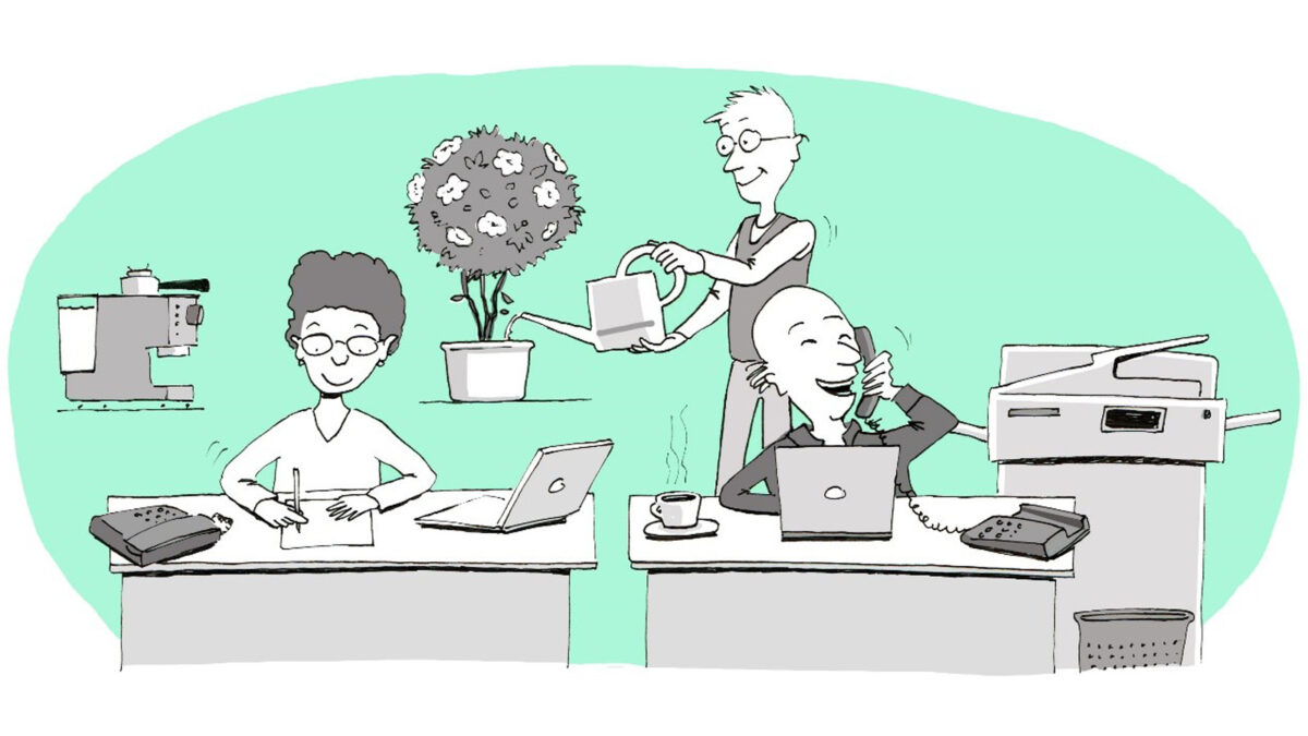 Karikatur: 2 Personen. Das Setting ist ein Arbeitsplatz. Zwei von ihnen sitzen am Schreibtisch. Im Hintergrund giesst die dritte Person eine Pflanze.